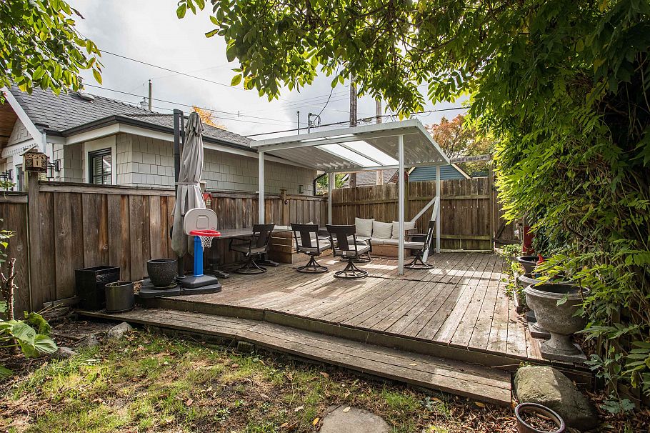 3566 W 11th Avenue Vancouver, BC - 37