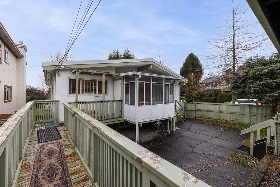 191 W 60th Avenue Vancouver, BC - 29