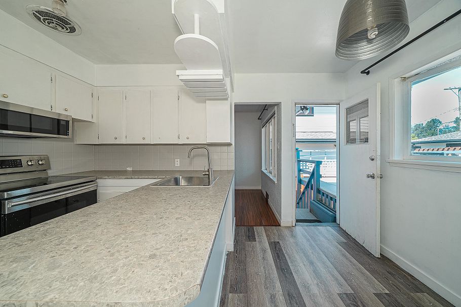 432 W 25th Street North Vancouver, BC - 24