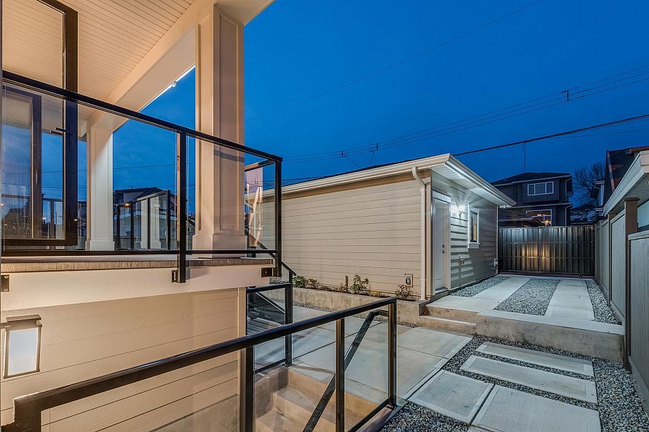 1 2945 E 44th Avenue Vancouver, BC - 34