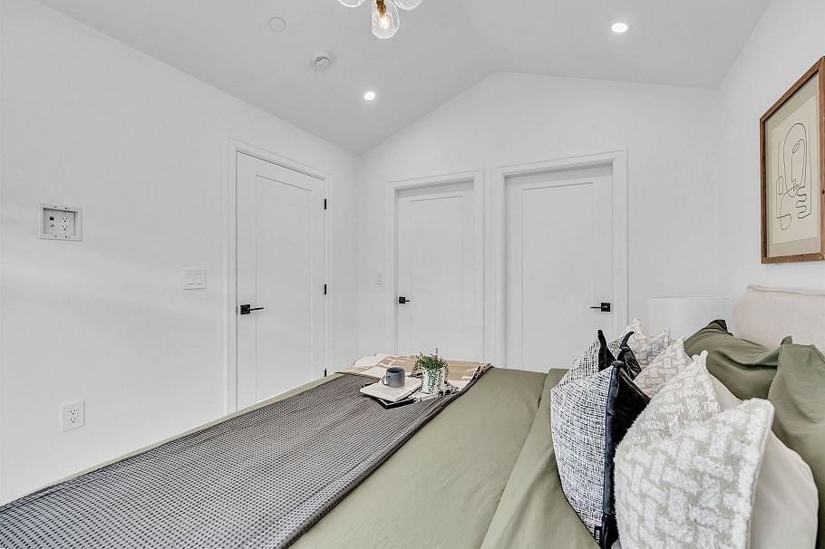 2153 E 20th Avenue Vancouver, BC - 17