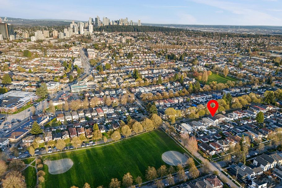 1 5459 Rhodes Street Vancouver, BC - 32