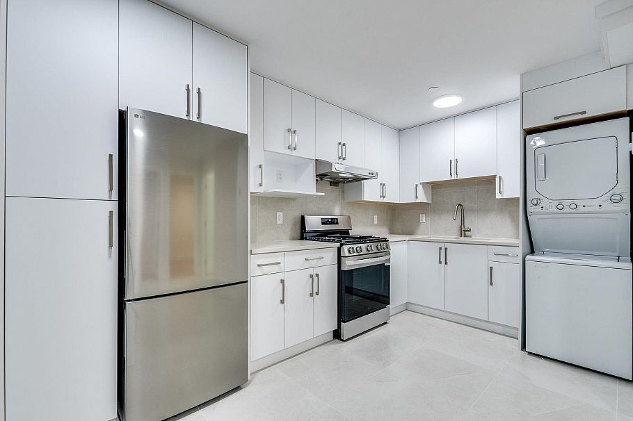 1 2943 E 44th Avenue Vancouver, BC - 28