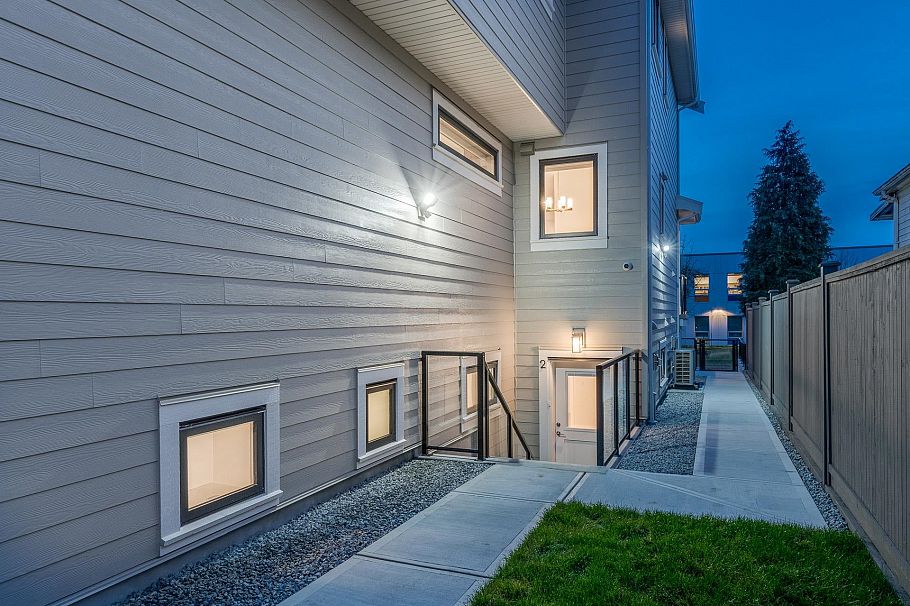 1 2943 E 44th Avenue Vancouver, BC - 35