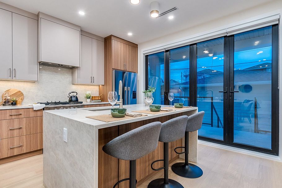 1 2945 E 44th Avenue Vancouver, BC - 10