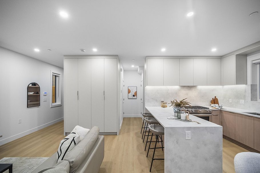 2 3623 Triumph Street Vancouver, BC - 5