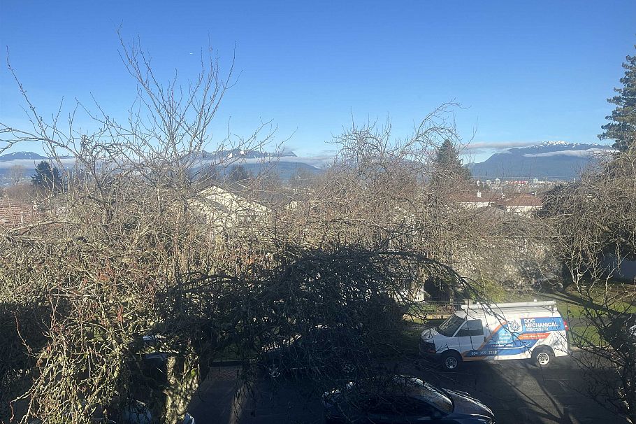 3076 E 27th Avenue Vancouver, BC - 24