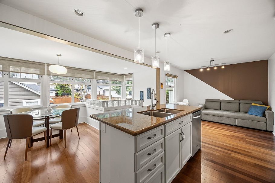 3276 W 21st Avenue Vancouver, BC - 9