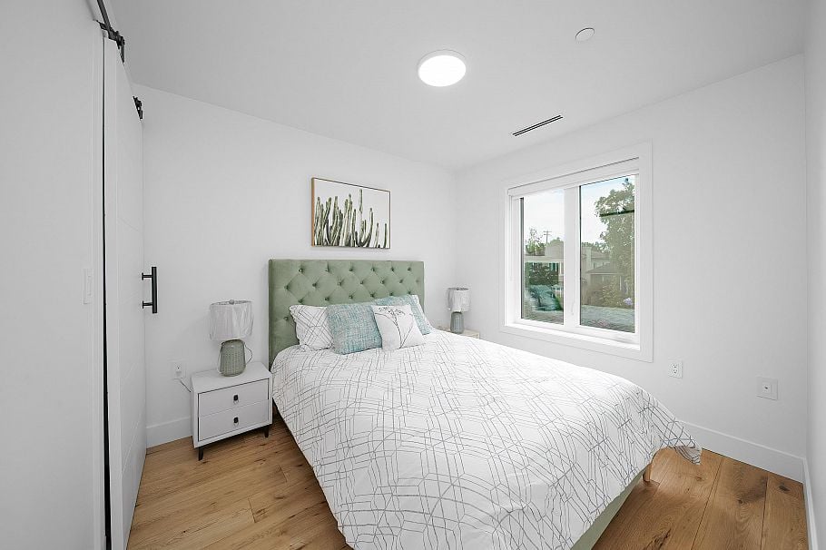 1 2777 E 27th Avenue Vancouver, BC - 17