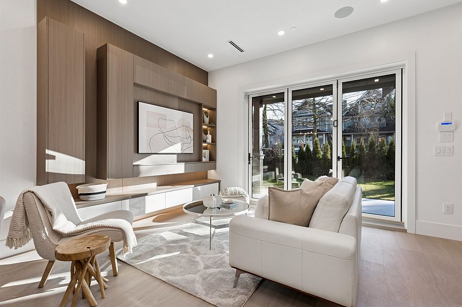 1 847 E 10 Avenue Vancouver, BC - 3