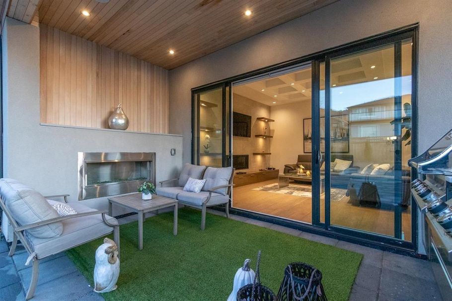 440 W Queens Road North Vancouver, BC - 36