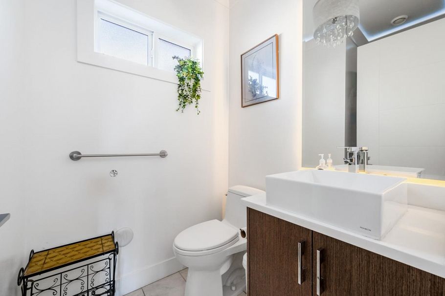 2020 Carson Court North Vancouver, BC - 12