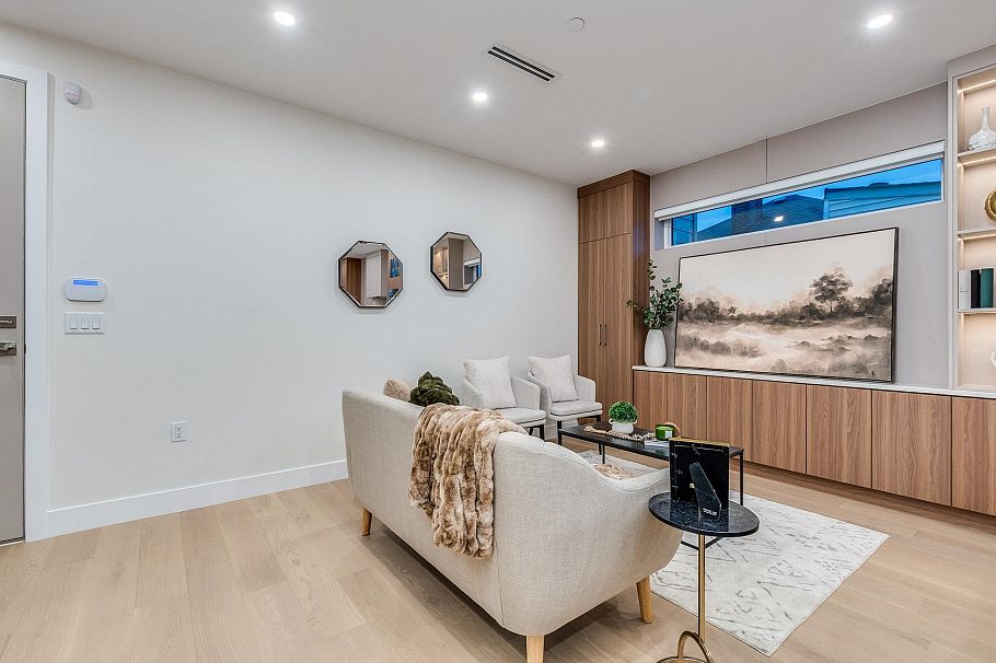 1 2945 E 44th Avenue Vancouver, BC - 8