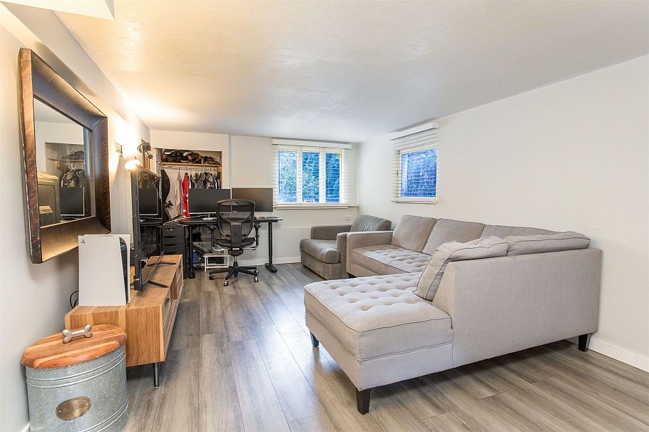 3566 W 11th Avenue Vancouver, BC - 22