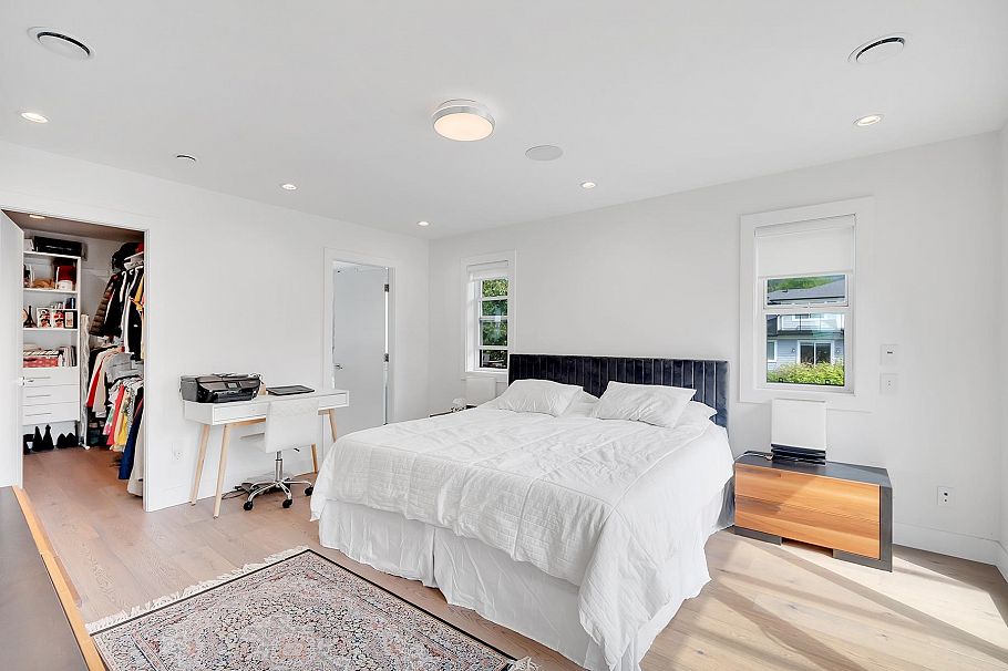 440 W Queens Road North Vancouver, BC - 27