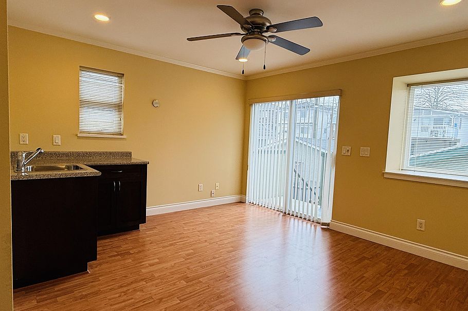 3076 E 27th Avenue Vancouver, BC - 8