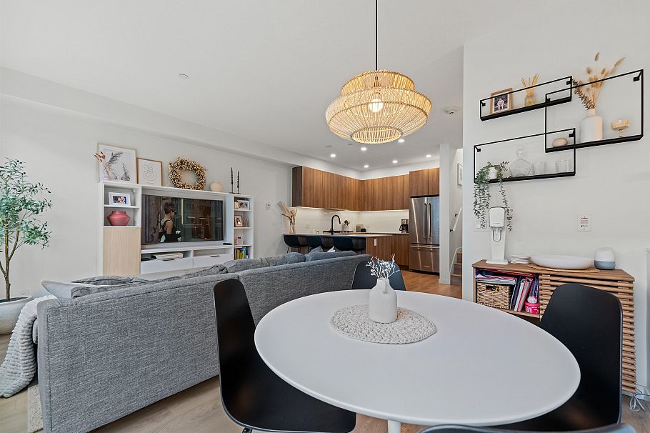 7 533 E 3rd Street North Vancouver, BC - 9