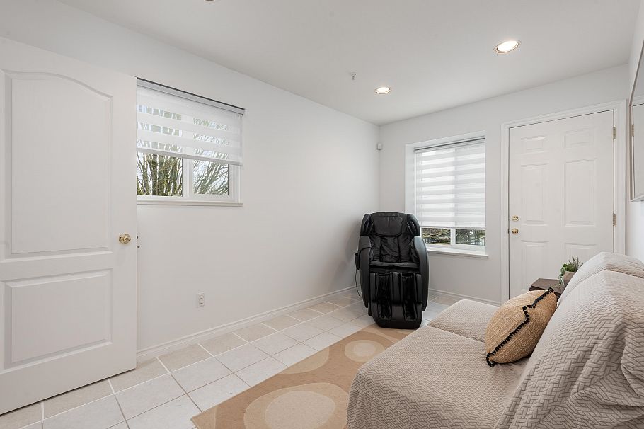 2423 E 4th Avenue Vancouver, BC - 25