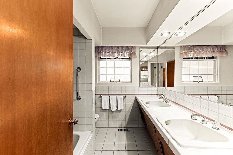 191 W 60th Avenue Vancouver, BC - 17