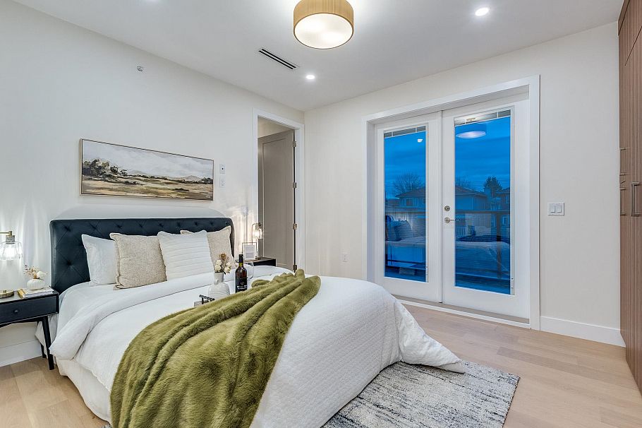 1 2945 E 44th Avenue Vancouver, BC - 22