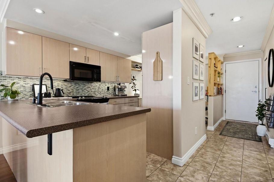 403 212 Lonsdale Avenue North Vancouver, BC - 3