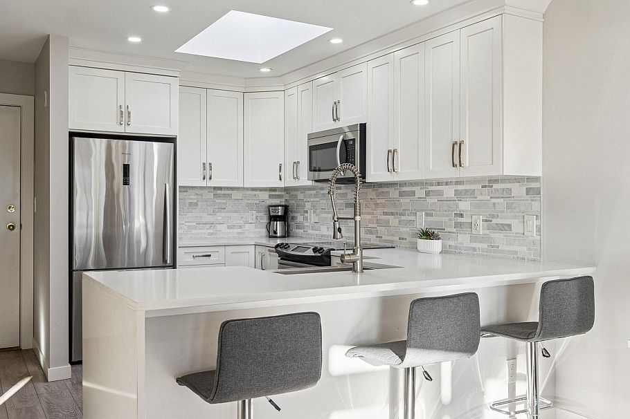 305 175 W 4th Street North Vancouver, BC - 9