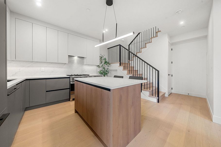 3483 Adanac Street Vancouver, BC - 11