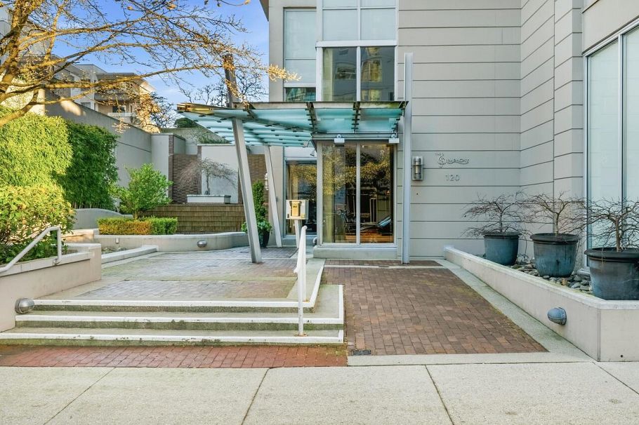 801 120 W 16th Street North Vancouver, BC - 2