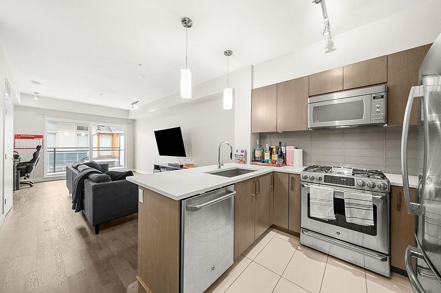 313 10155 River Drive Richmond, BC - 1