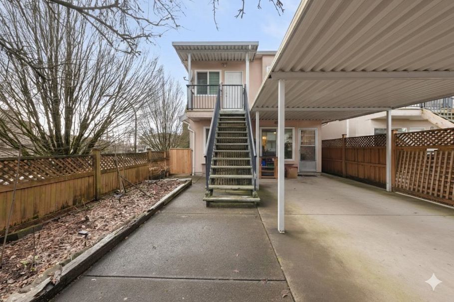 2423 E 4th Avenue Vancouver, BC - 35