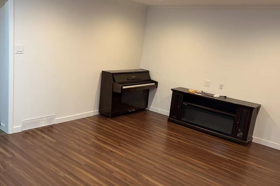 3161 E 15th Avenue Vancouver, BC - 9