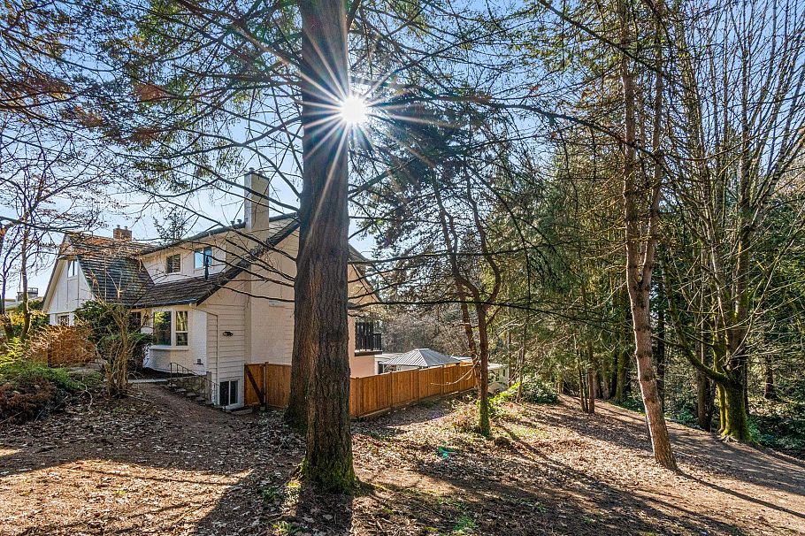 1955 Chesterfield Avenue North Vancouver, BC - 2