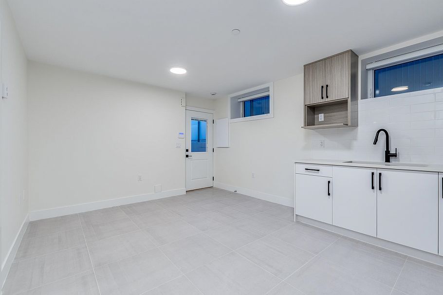 1 5459 Rhodes Street Vancouver, BC - 23