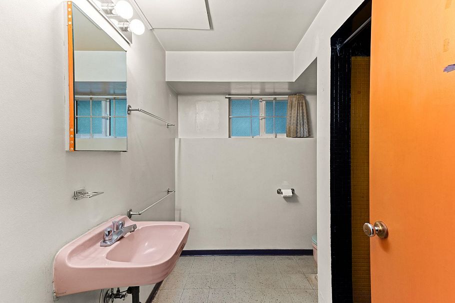 191 W 60th Avenue Vancouver, BC - 23