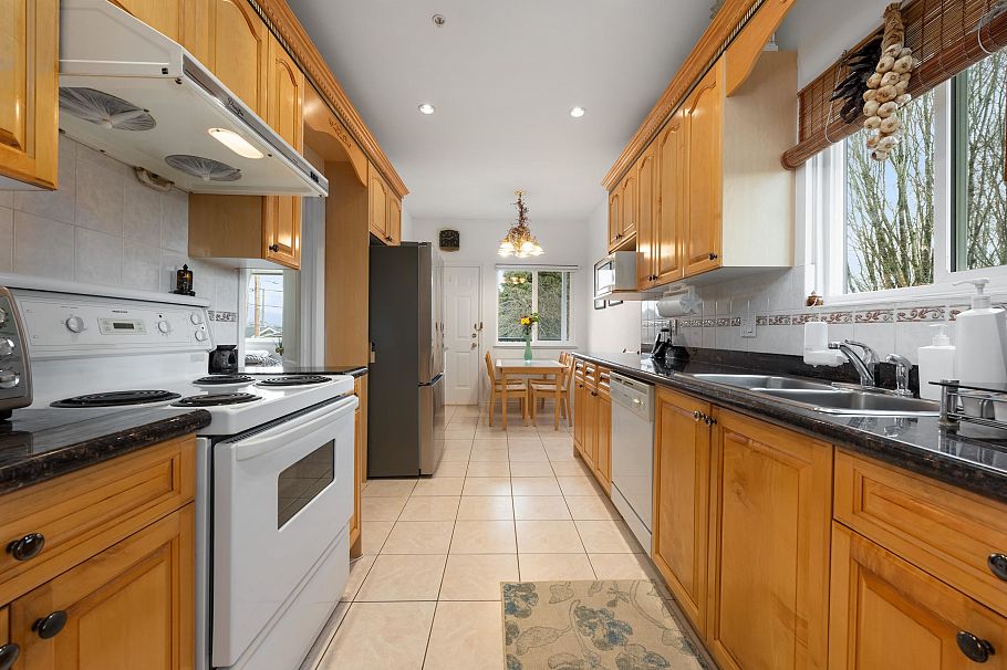 2423 E 4th Avenue Vancouver, BC - 13