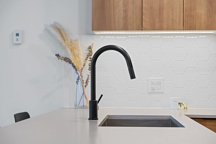 7 533 E 3rd Street North Vancouver, BC - 7