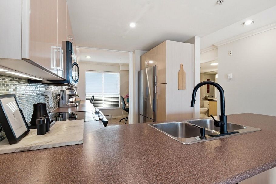 403 212 Lonsdale Avenue North Vancouver, BC - 5