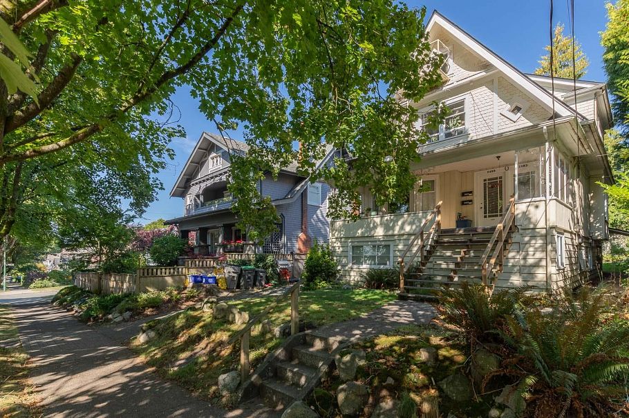 2483 W 6th Avenue Vancouver, BC - 1