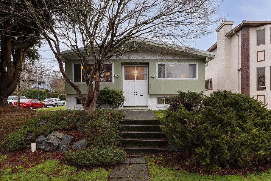 191 W 60th Avenue Vancouver, BC - 1