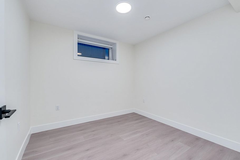 1 5459 Rhodes Street Vancouver, BC - 24