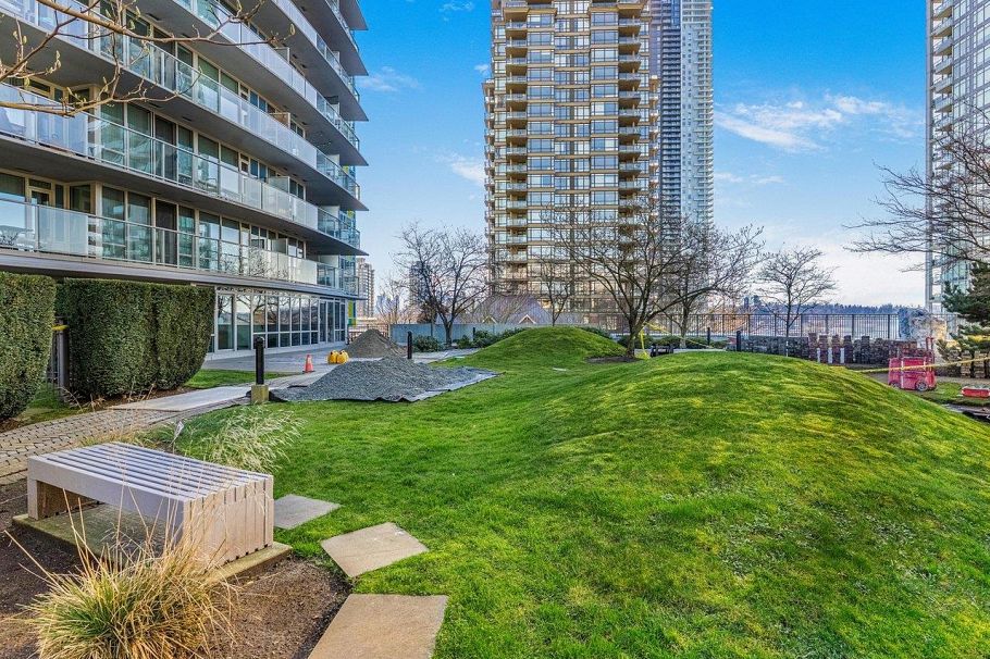 303 4189 Halifax Street Burnaby, BC - 30