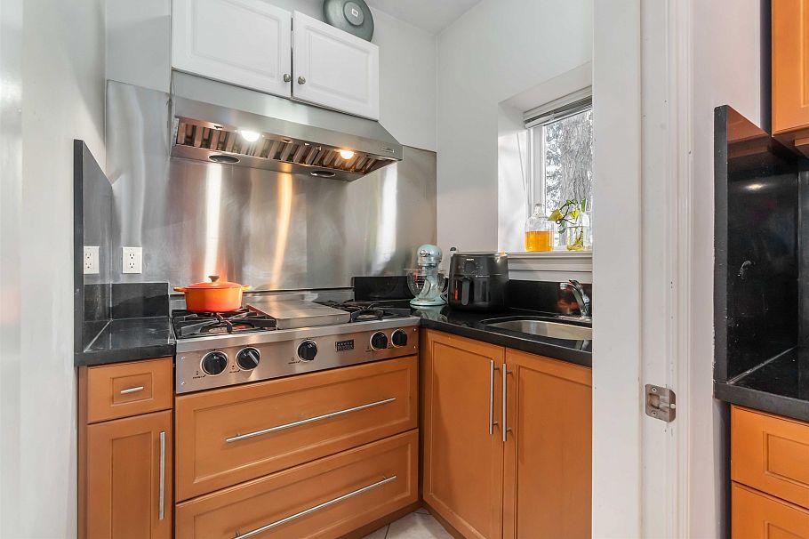 5396 Rhodes Street Vancouver, BC - 14