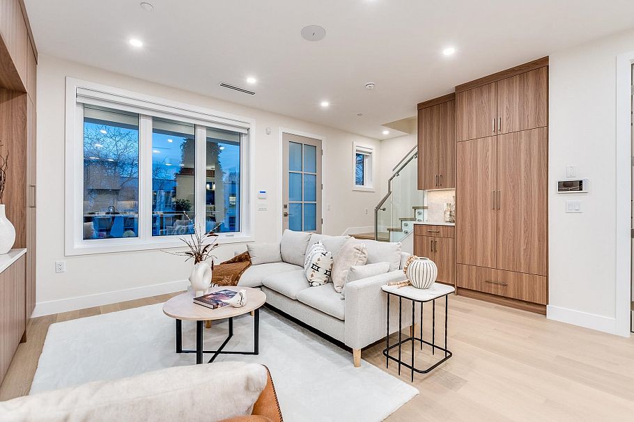 1 2943 E 44th Avenue Vancouver, BC - 9