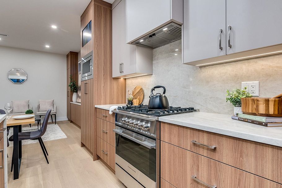 1 2945 E 44th Avenue Vancouver, BC - 13