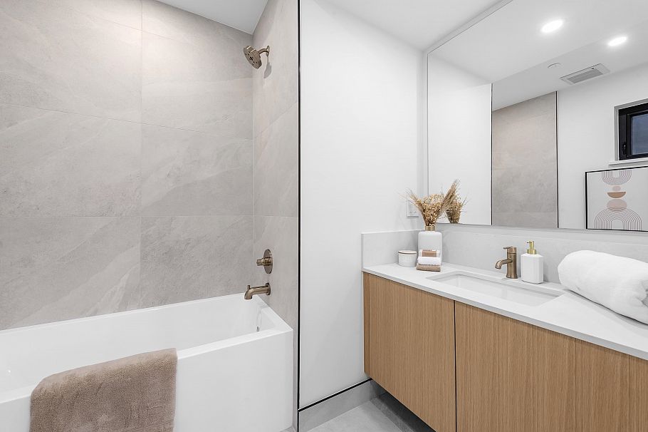 1 4885 Moss Street Vancouver, BC - 29