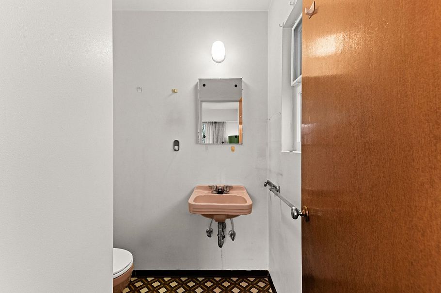 191 W 60th Avenue Vancouver, BC - 15