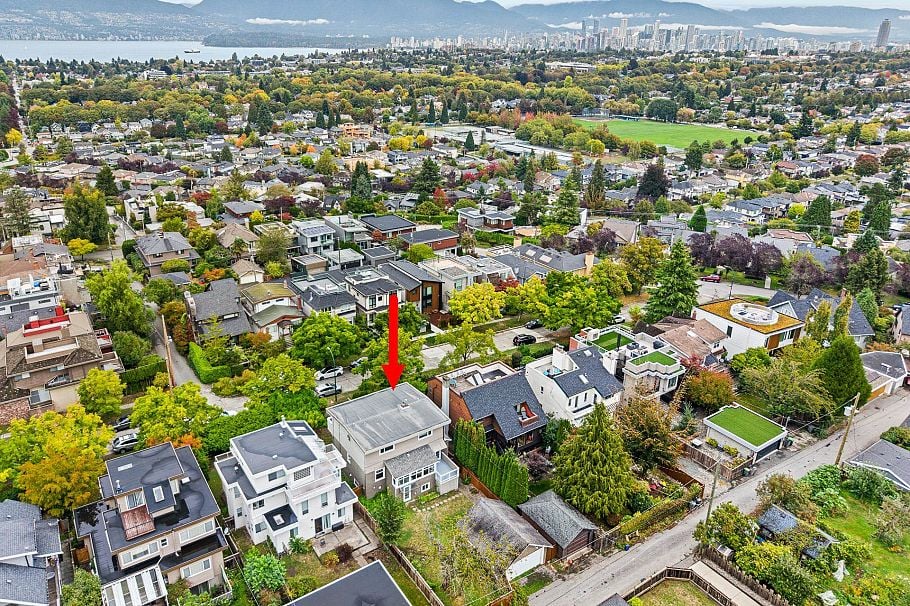 3276 W 21st Avenue Vancouver, BC - 32