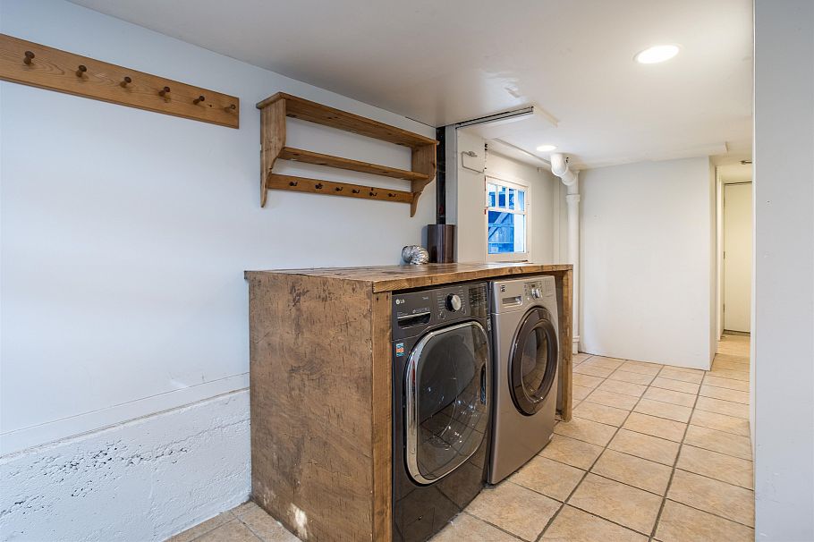 3566 W 11th Avenue Vancouver, BC - 33