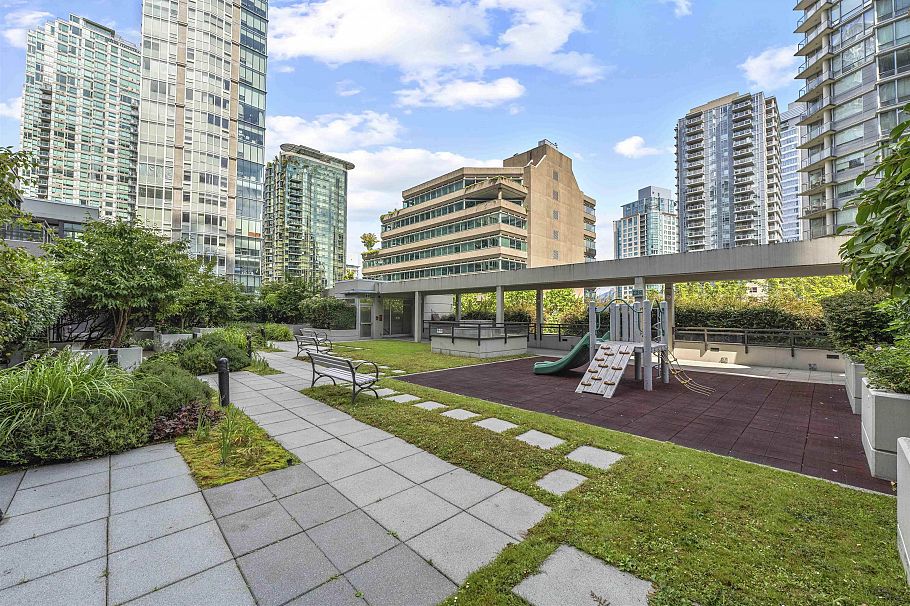 1705 1211 Melville Street Vancouver, BC - 32