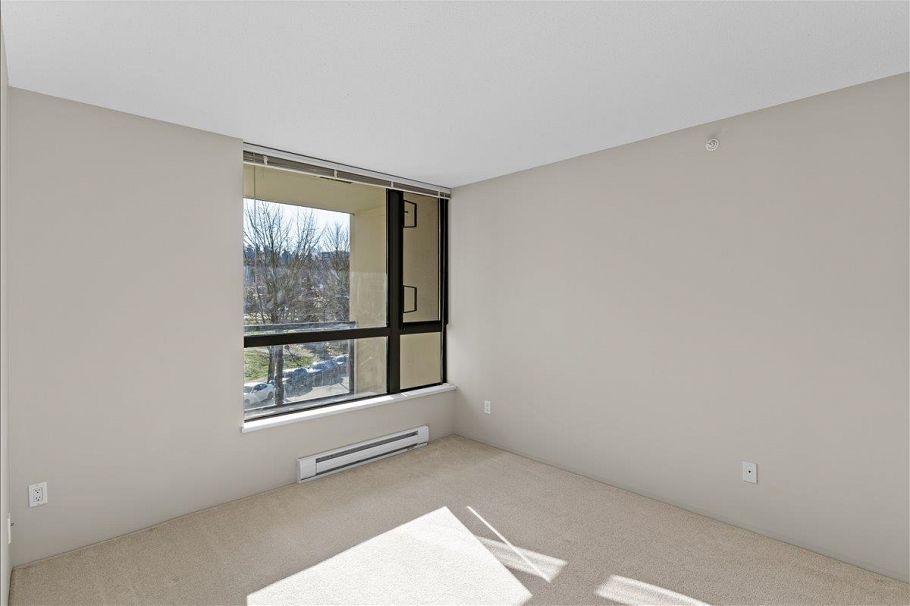 303 3588 Crowley Drive Vancouver, BC - 11